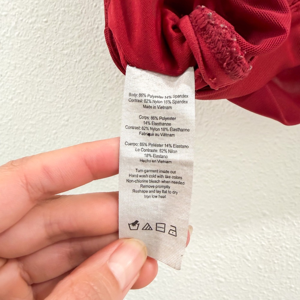 ALO Yoga Lavish Sports Bra Red Athleisure Hiking Running Gym M - Picture 4 of 4